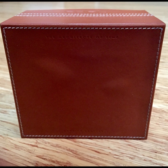 EBEL Luxurious Tan Watch Box W/Suede Lining - Picture 8 of 11